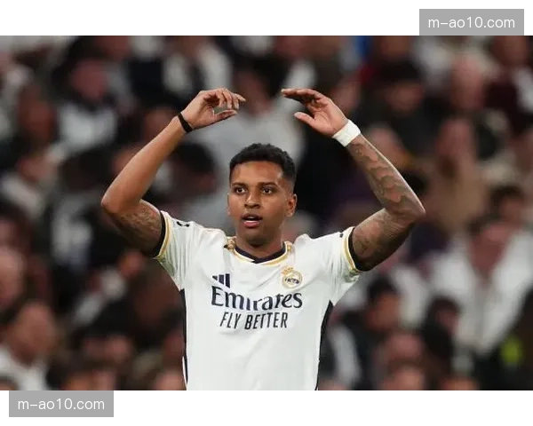 勒沃库森马扎内森泰拉双前腰 未能为希克提供足够支援